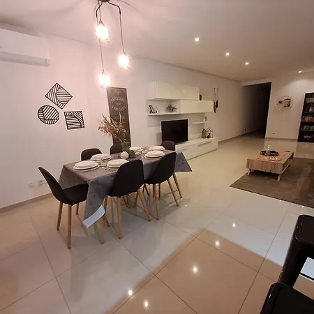 Modern 3 Bedroom In *