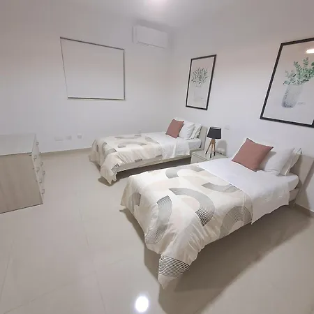 Modern 3 Bedroom In Lägenhet