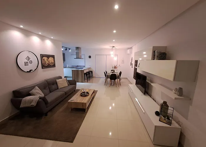 Modern 3 Bedroom In 公寓 *
