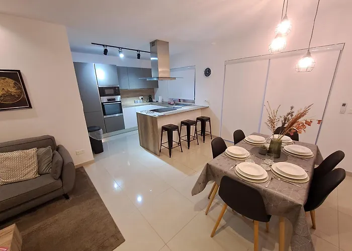 Modern 3 Bedroom In 梅利哈