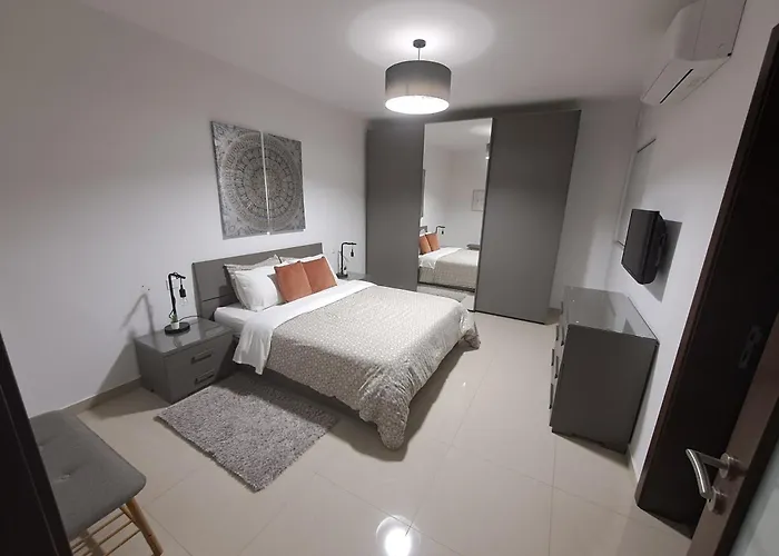 Modern 3 Bedroom In 梅利哈